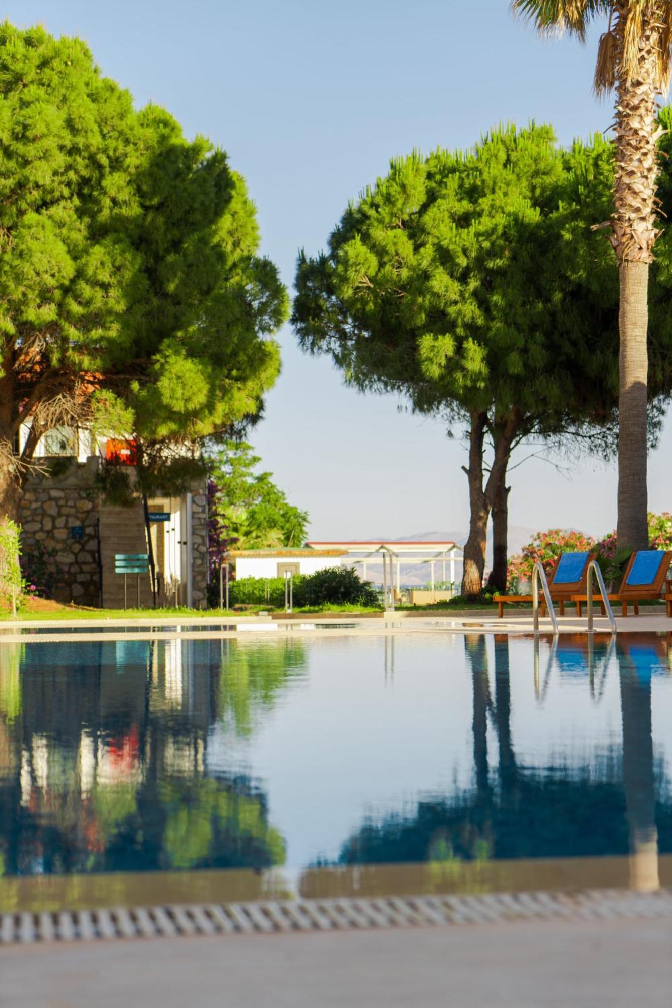 Feri Surf Club Hotel Datça Ngoại thất bức ảnh